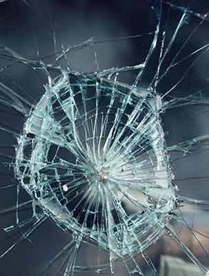 windshield crack needing glass replacement